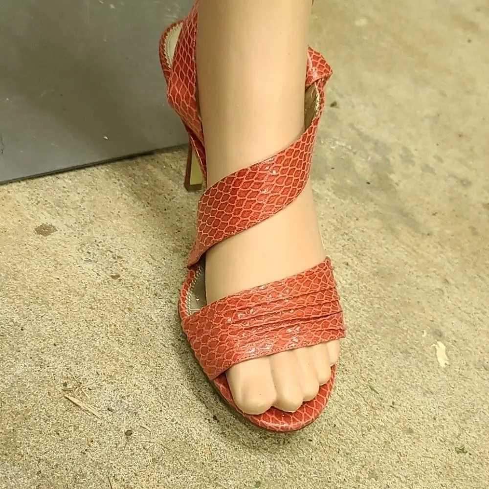 Vipor Touch of Nina red Snake skin heels